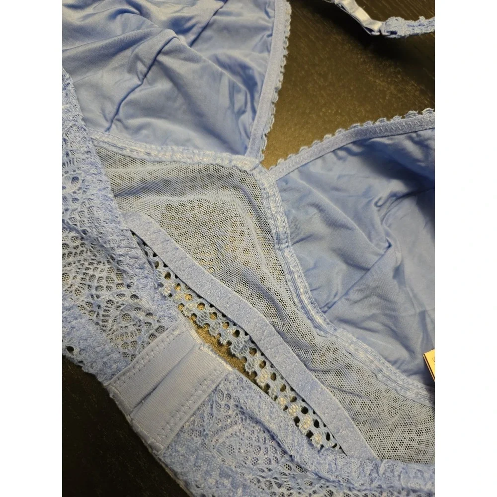 NWT NOS 2016 Victoria's Secret Medium Blue Halter Lace Bralette No Wire
